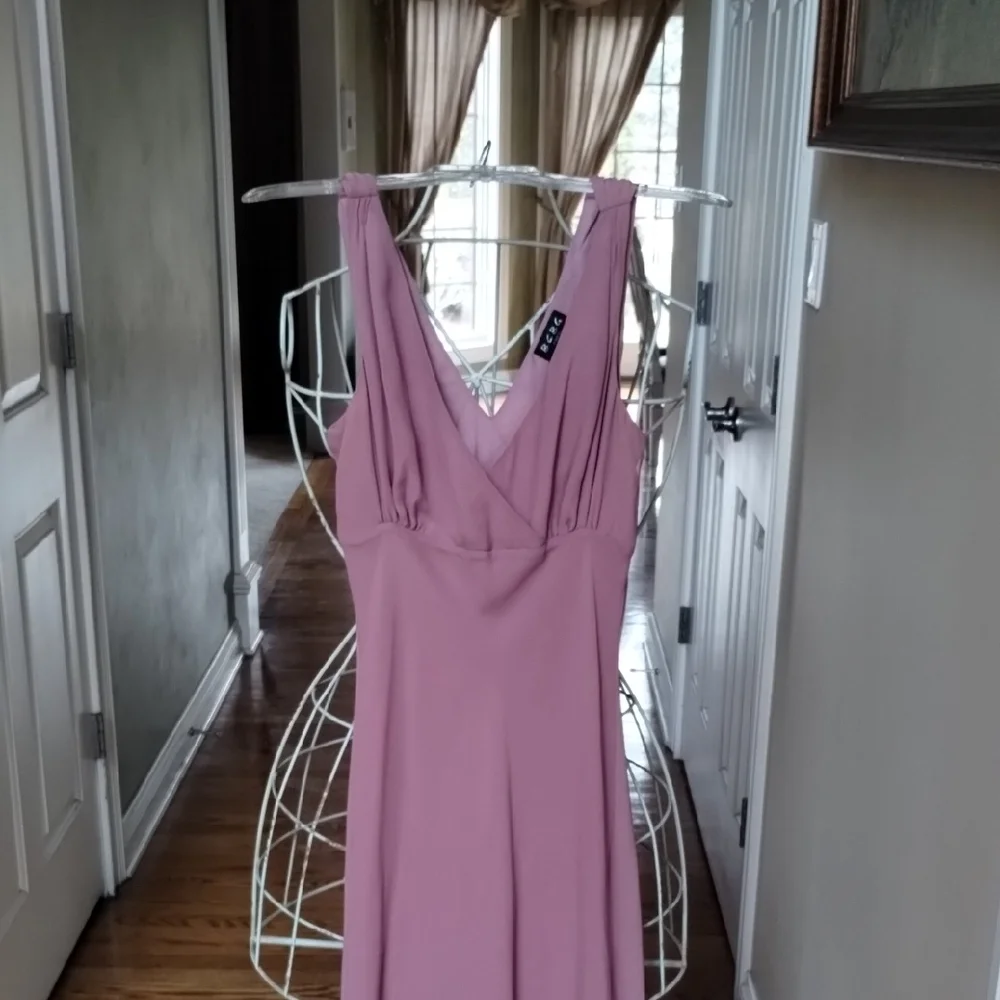 Elegant Pink BCBG Sleeveless Dress - Picture 4 of 16